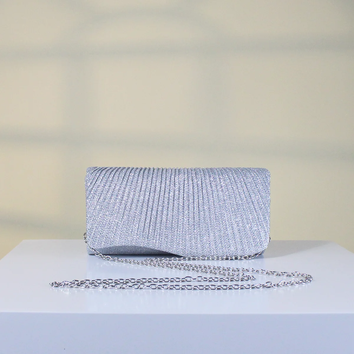 

2025 New Party Clutch Bag Glitter Pleated Mini Handbag Shiny Metallic Evening Purse with Chain Shoulder Bags Women Wedding Prom