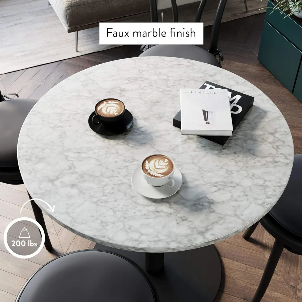 Mesa pequeña de comedor o café moderna de mediados de siglo, mesa con parte superior de mármol de imitación de Carrara y Base de Pedestal de Metal cepillado, negro