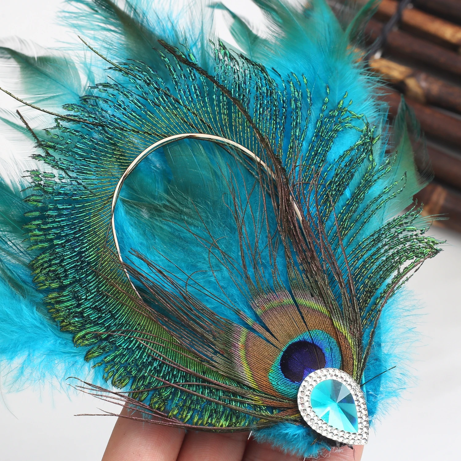 1 new contrasting peacock feather hair clip, retro Bohemian Indian hair accessory suitable for parties and concerts