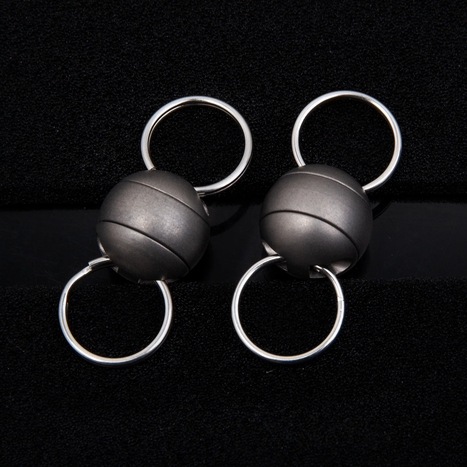 Sphere Titanium Alloy Keychain Stainless Steel Keyrings Practical Double Headed Buckle Camping Tools