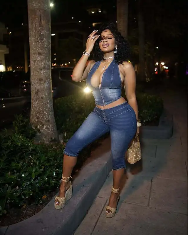 STYLISH LADY Stretch Denim Blue Halter Two Piece Set 2026 Women Zip Crop Top High Waist Capri Pants Sexy Street Jeans Outfit - view 3