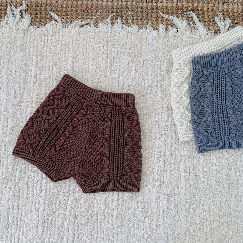 ربيع جديد 2026 ملابس أطفال من عمر 0 إلى 3 سنوات سراويل حياكة للأطفال البنات والأولاد سراويل قصيرة محبوكة على الطراز الكوري للأطفال بلون واحد