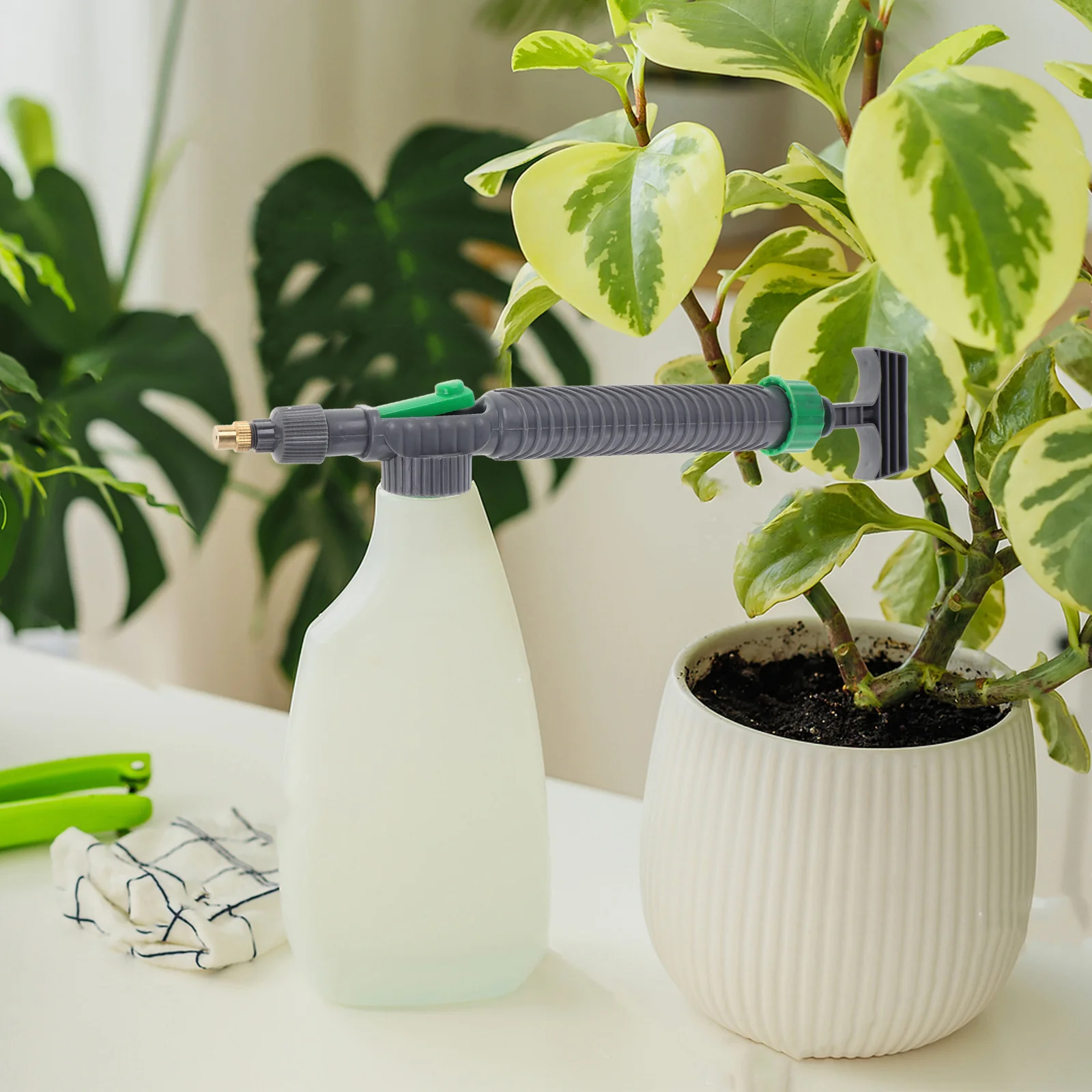 Car Wash Foam Sprayer Nozzle Handheld High Pressure Air Pump Manual Sprayer for Vehicle Cleaning Garden Watering Tool