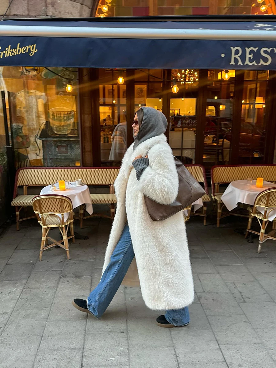 معطف فرو صناعي طويل غامض ممتاز للنساء معاطف ماكسي بيضاء من Chicvibes موضة شتاء 2025 ملابس مميزة مذهلة لحفلات المال القديم