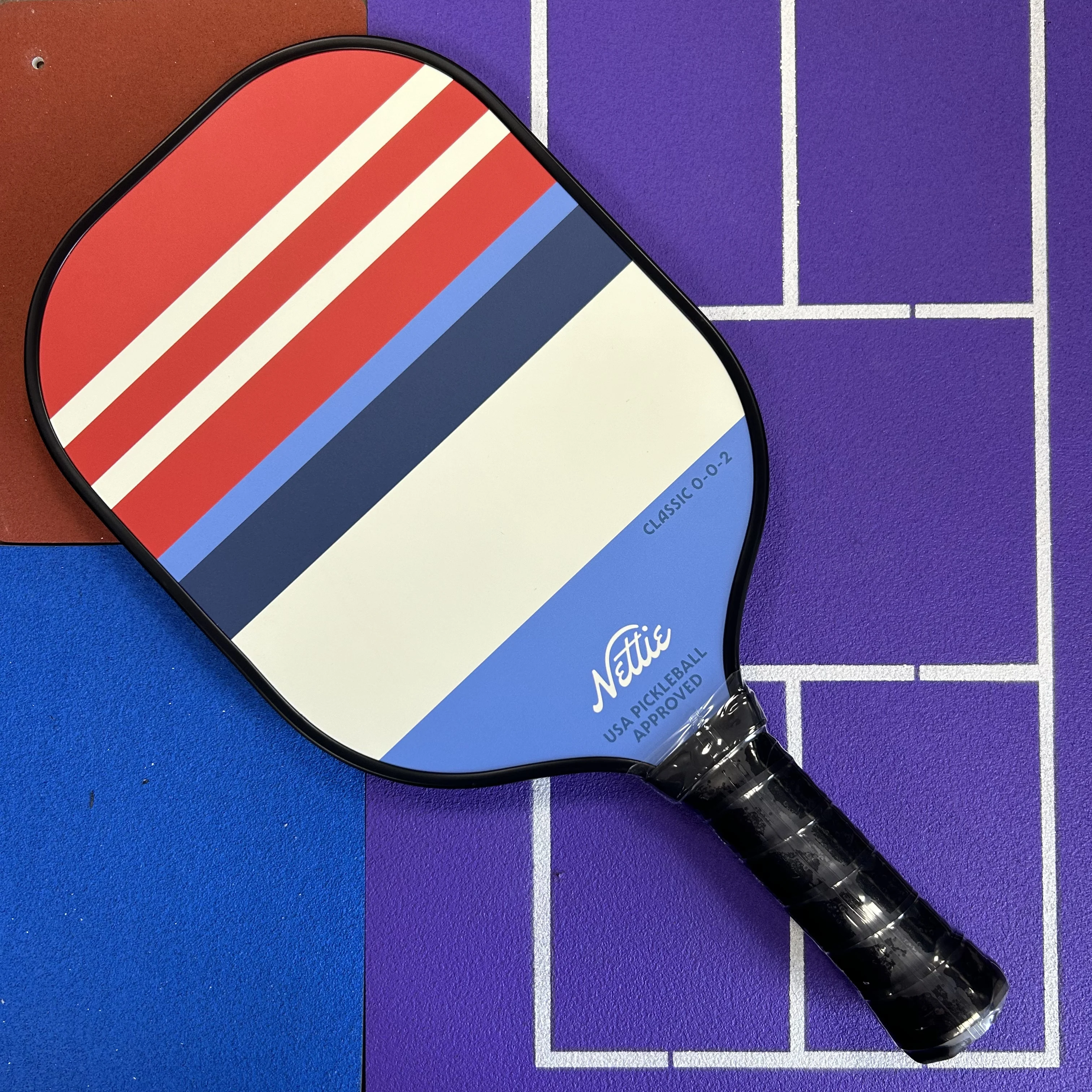 

Multi-color and multi-style series of fiberglass pickleball rackets suitable for home entertainment and outdoor sports