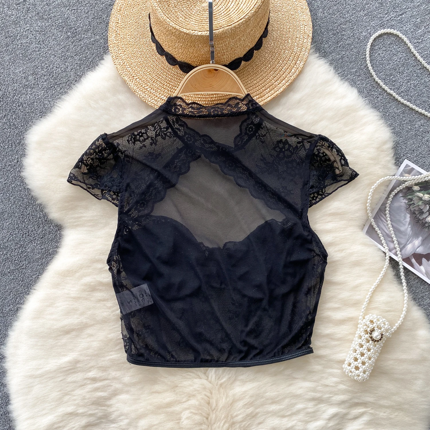 

Sexy Lace See-tough Chiffon Top Women Summer Pure Desire Hollow out Chest Slim Fit ort Fibone Design Korean Sle