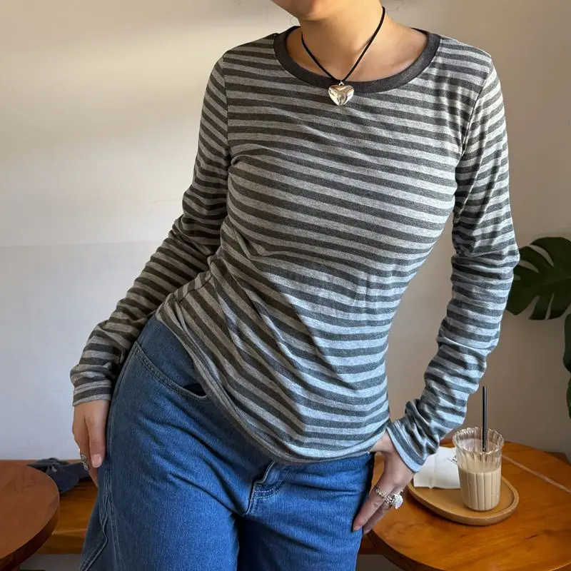 تي شيرت نسائي من Combhasaki Y2K عتيق برقبة دائرية وأكمام طويلة تي شيرت جمالي مخطط بألوان متباينة ملابس علوية ضيقة غير رسمية ملابس خروج