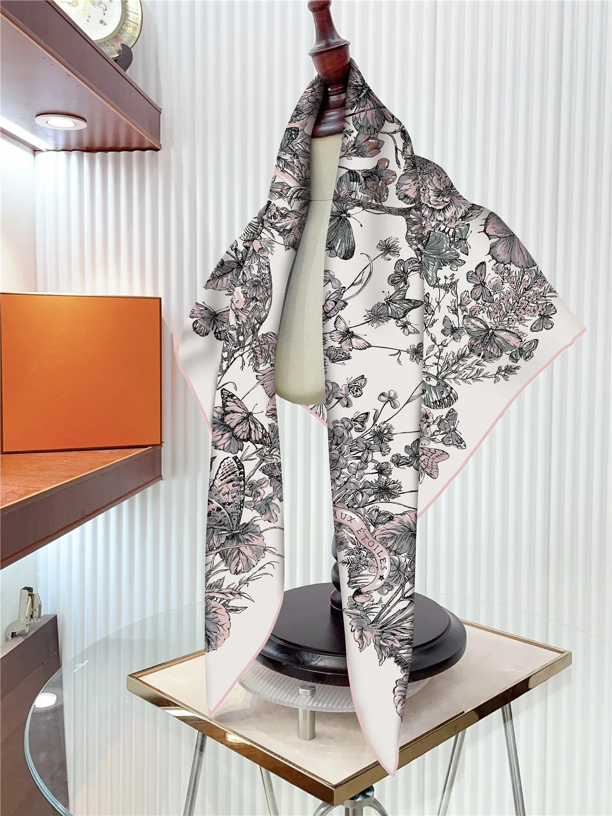 90 سنتيمتر حك وشاح حريري شال فاخر فراشة الزهور طباعة مربع وشاح النساء الحجاب باندانا فولارد منديل الأوشحة الرأس