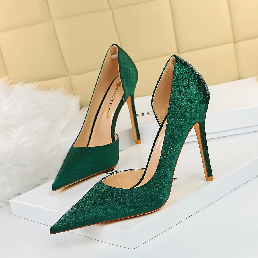 

Women Pumps Fashion Sexy Banquet Fine Super Heel Shallow Cut Side Snake Pattern Silk Satin Single Shoes High Heels туфли женские