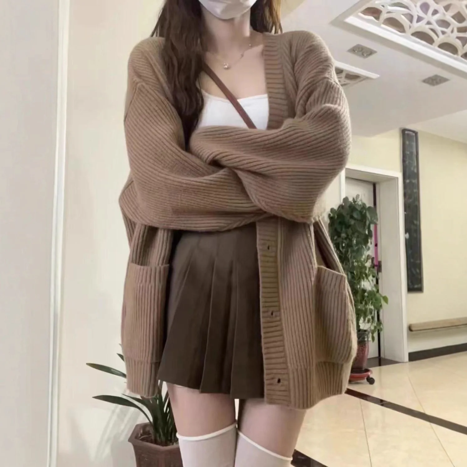 

Korean Sweet Lazy Style V-Neck Thick Warm Knitted Sweater Coat Women's Loose Autumn Winter New Fashion Polyester Fiber Button