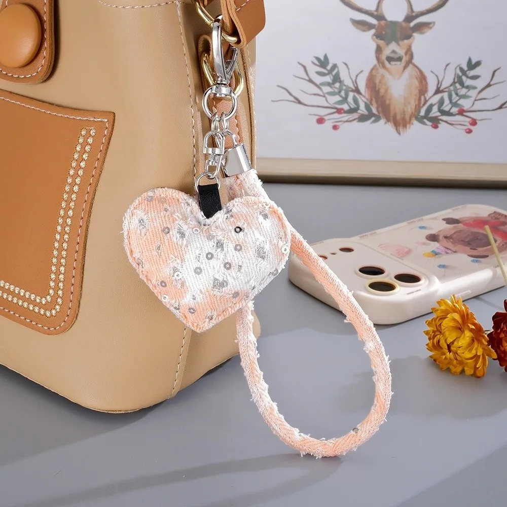 

Брелок Украшение в форме сердца Дизайн Подвеска для мобильного телефона Джинсовая ткань Потертый вид Ремешок для телефона Сумка Очарование Пара Использование