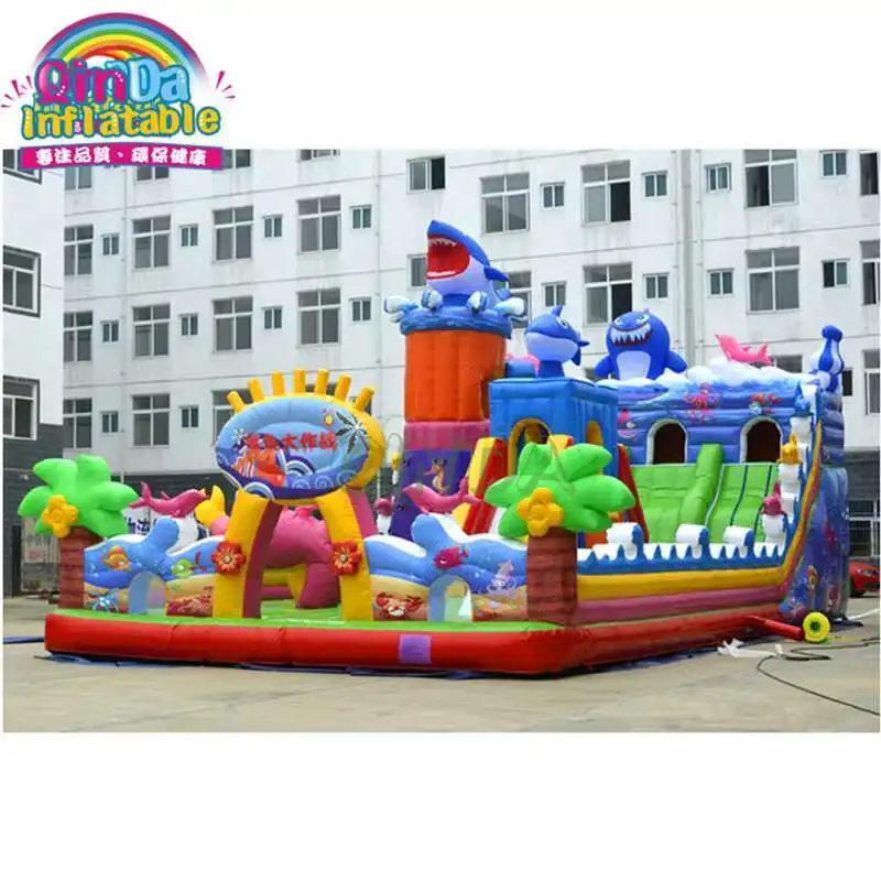 Castillos que rebotan del tobogán alto de la ciudad divertida del patio de juegos inflable de la diversión de la forma del tiburón