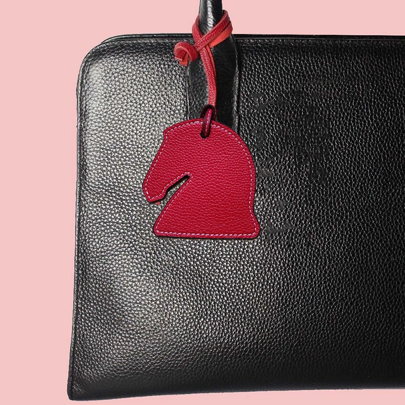 LLavero de cuero personalizado con cabeza de caballo para mujer, colgante de mochila, bolso, accesorios, novedad