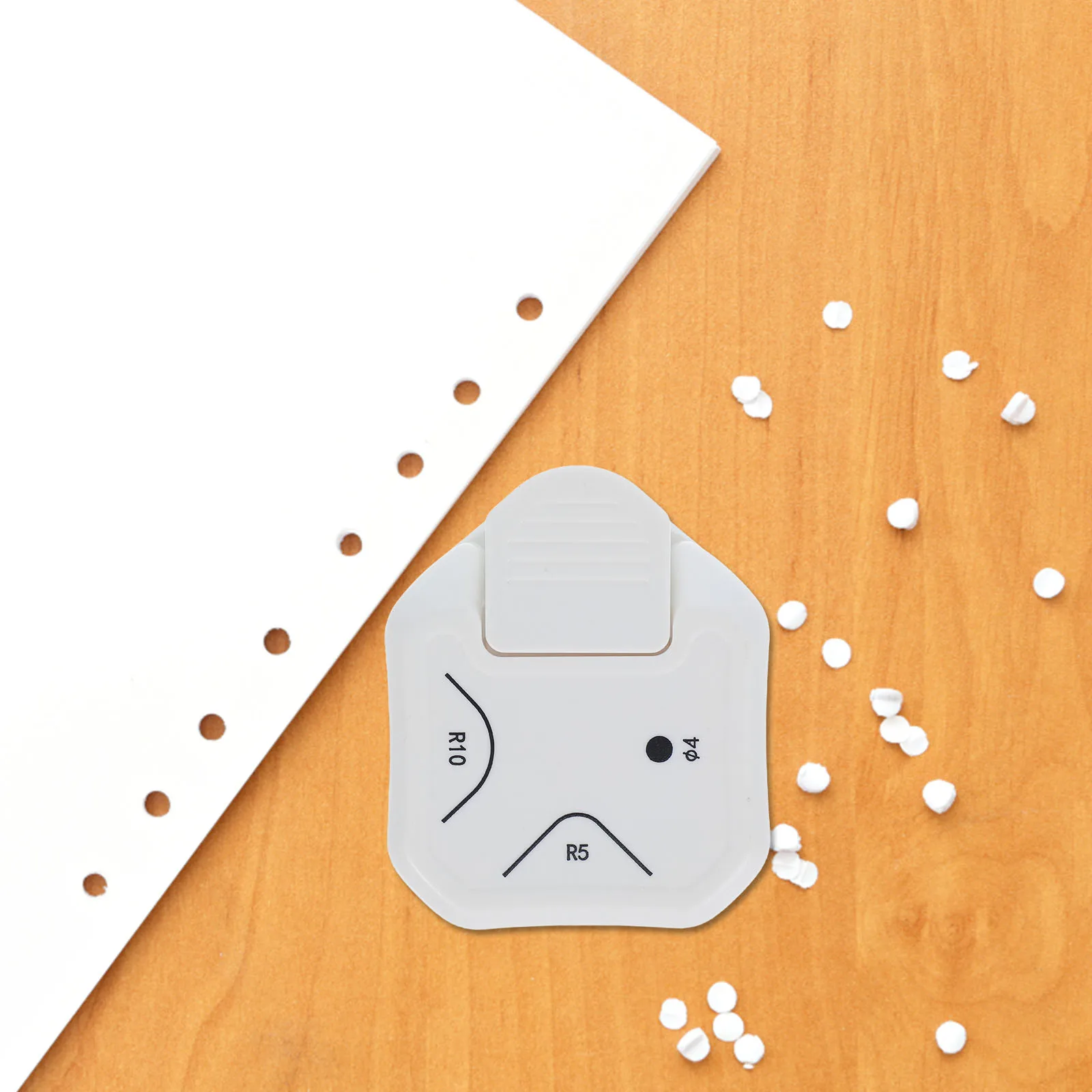 

Multifunctional Paper Rounder Corner Puncher White Compact Edge Trimmer Creative Scrapbooking Supply Craft Tool Rounded Corners