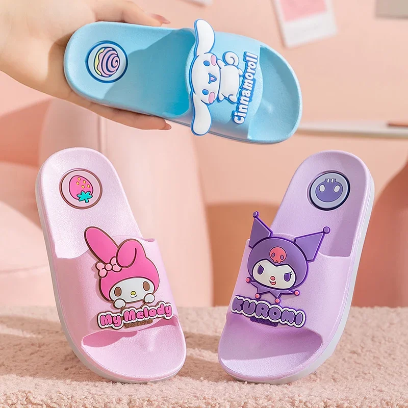 Sanrio Kuromi śliczne letnie sandały dziecięce miękkie kapcie kryty odkryty szybkoschnąca kreskówka Anime podeszwa antypoślizgowa dziewczyny chłopcy