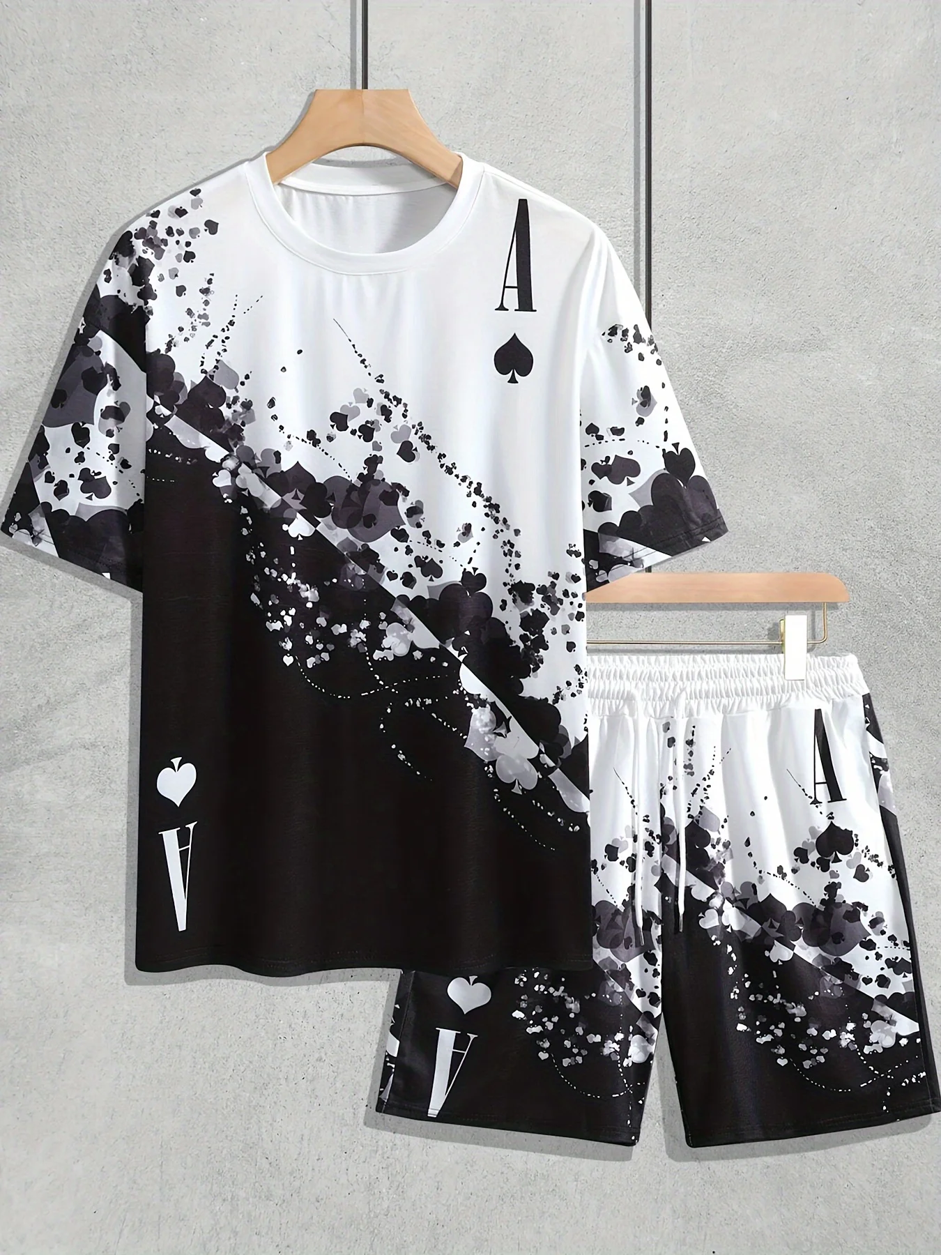 

Fashionable men's summer gradient letter print comfortable breathable round neck T-shirt shorts set outdoor urban casual clothin