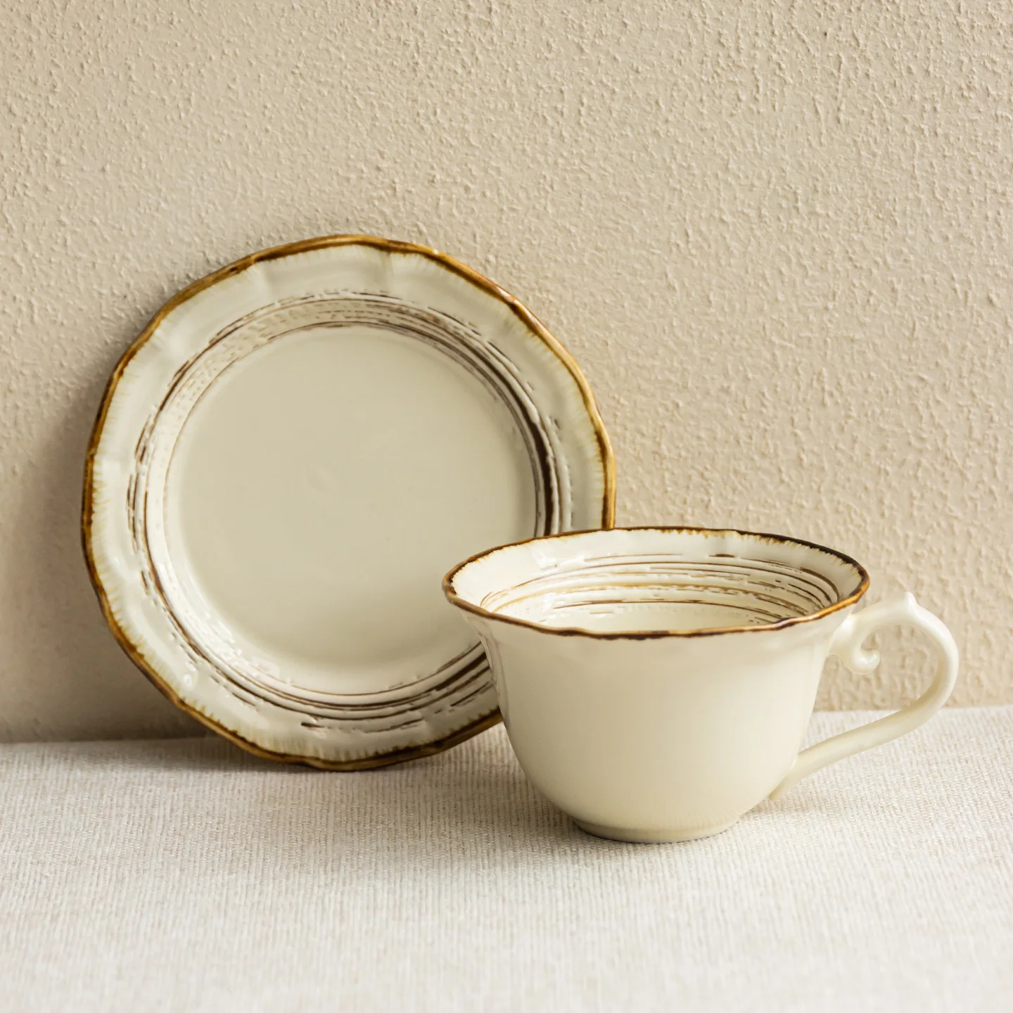 Nordic Style Retro Ceramic Coffee Cup Set Simple Gold Border Handgrip Drinkware Household Casual Cup and Dish 2Pcs Suit