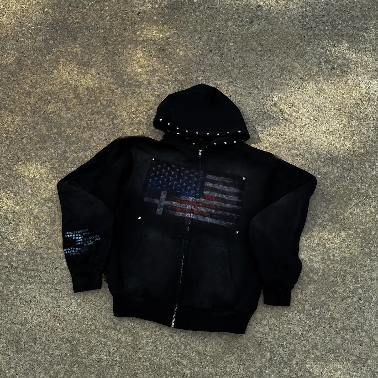 Amerikanische Street-Retro-Jacke mit Union-Jack-Print, schwarzer lockerer Nietenhut mit minimalistischem Design, Y2K-Sweatshirt-Jacke mit Reißverschluss. – Detail 2