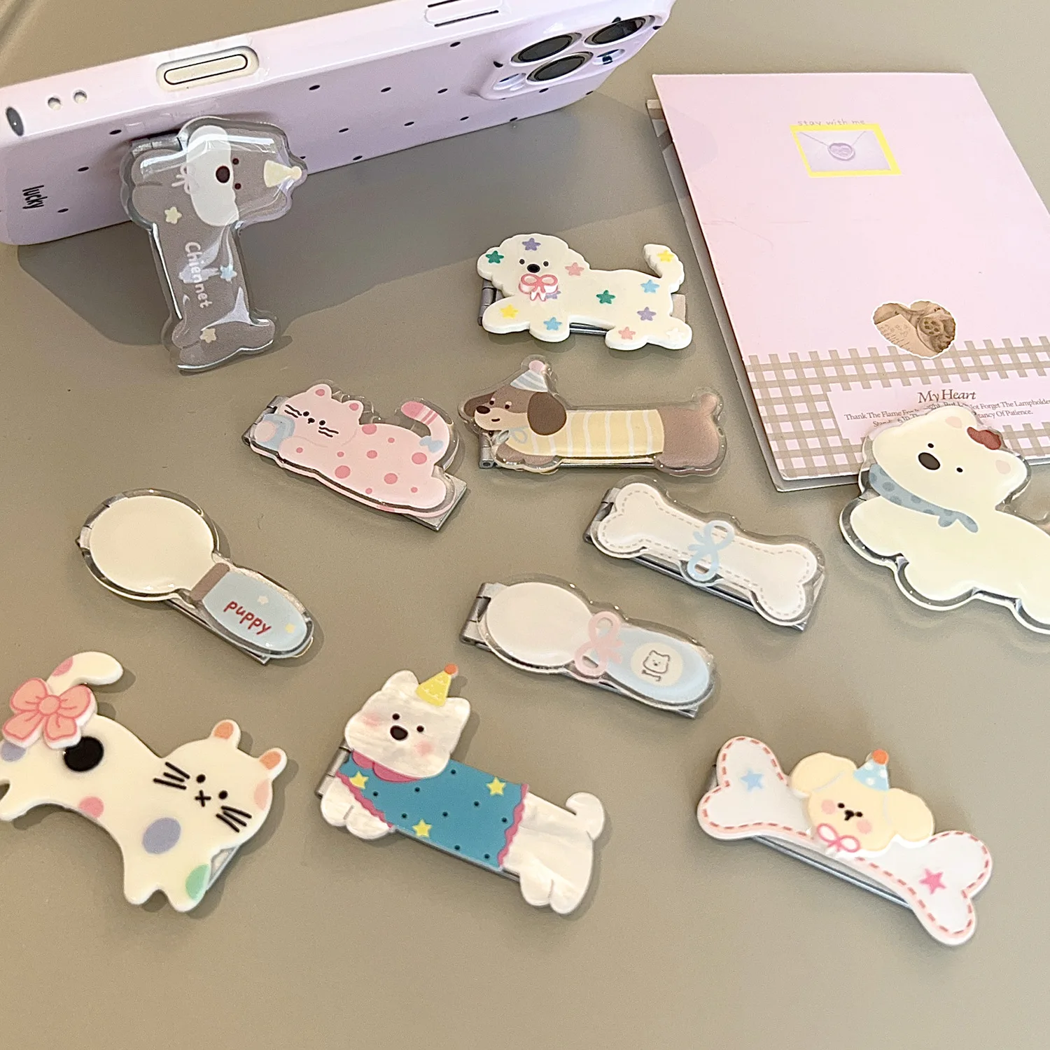 

Cartoon Puppy Dog Metal Support Frame Holder Griptok Back Adhesive Lazy Bracket Phone Stand For iPhone Foldable Stand Socket