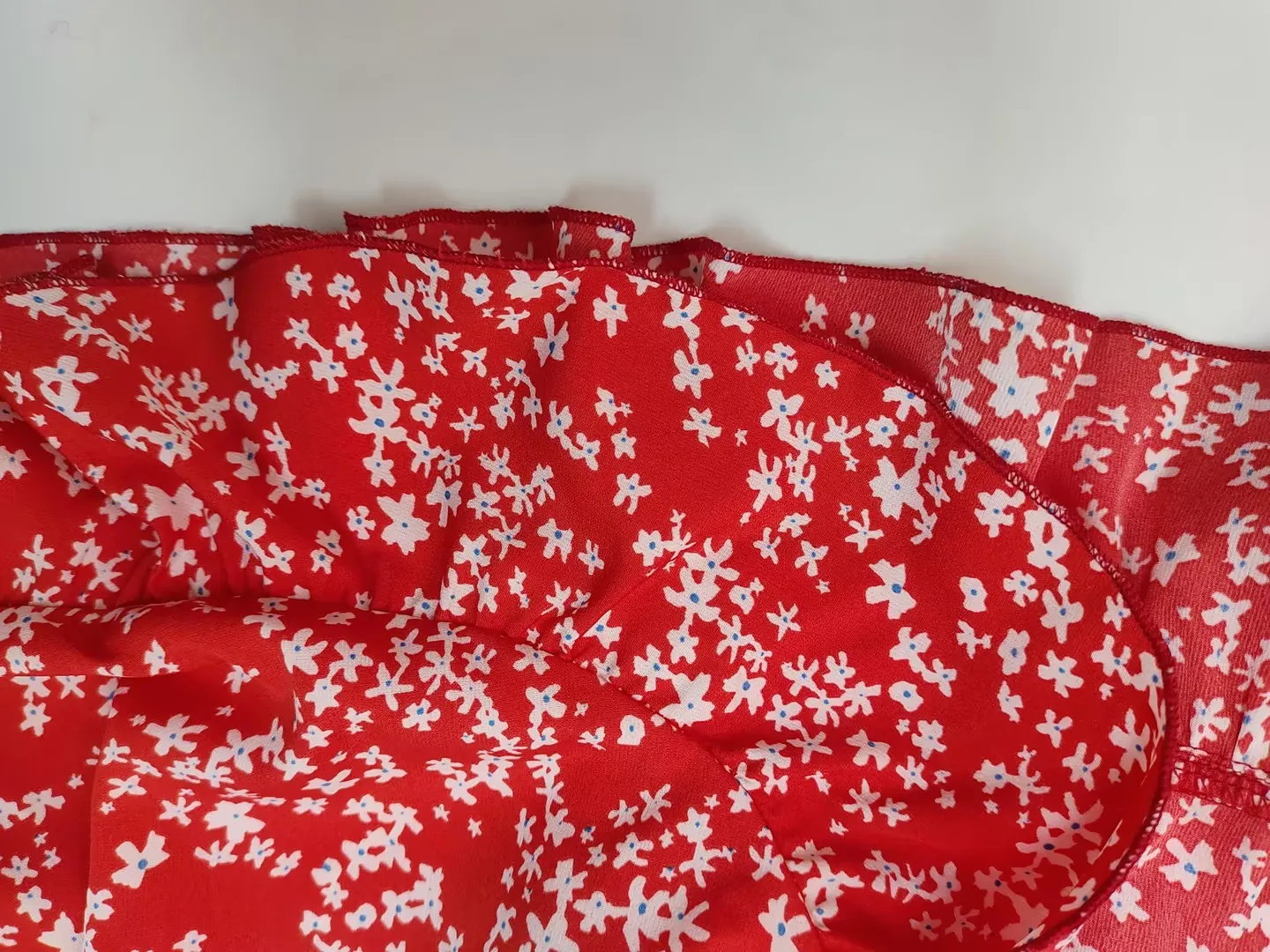 2026 Damen Sommer Blumenkleid Strand Urlaub Wickelkleid Neckholder V-Ausschnitt Ärmellos Rüschensaum Mini Boho Party Urlaub Größen S-XXL – Detail 12