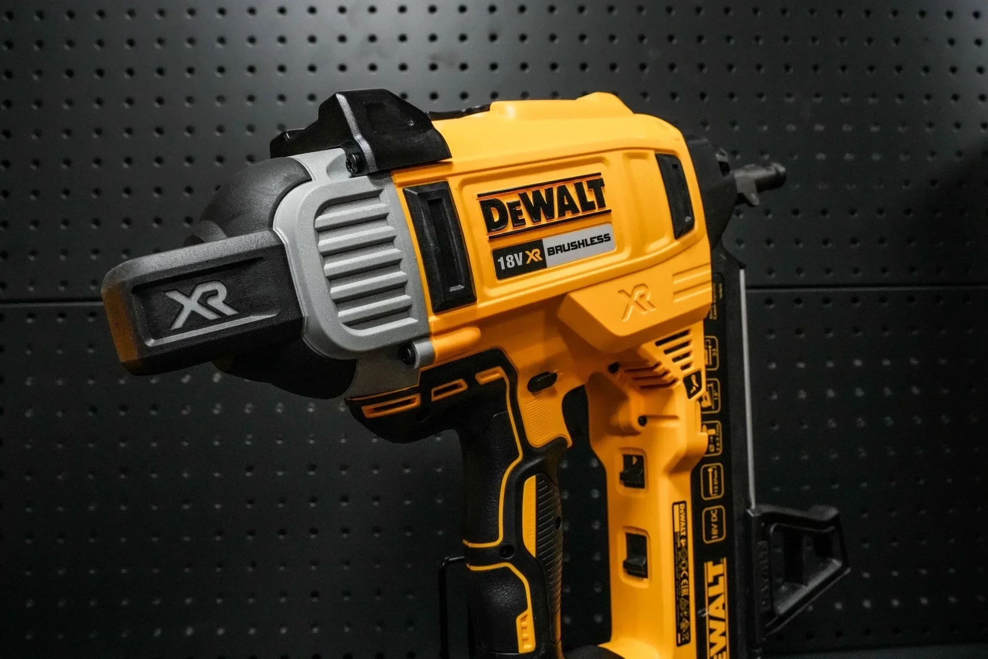 New DEWALT brushless high-performance cordless 20V lithium-ion high-speed concrete nail gun DCN890 nail gun  Body Only