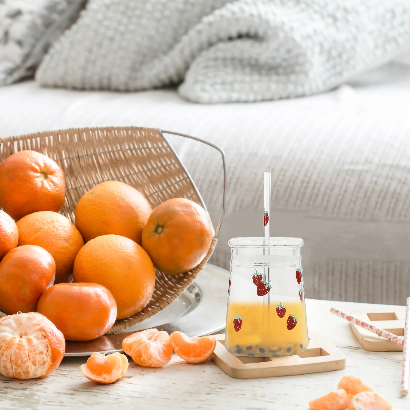 

FUNOMOCYA 1 Set Strawberry Glass Water Bottle with Lid Clear Reusable Tumbler for Coffee Tea