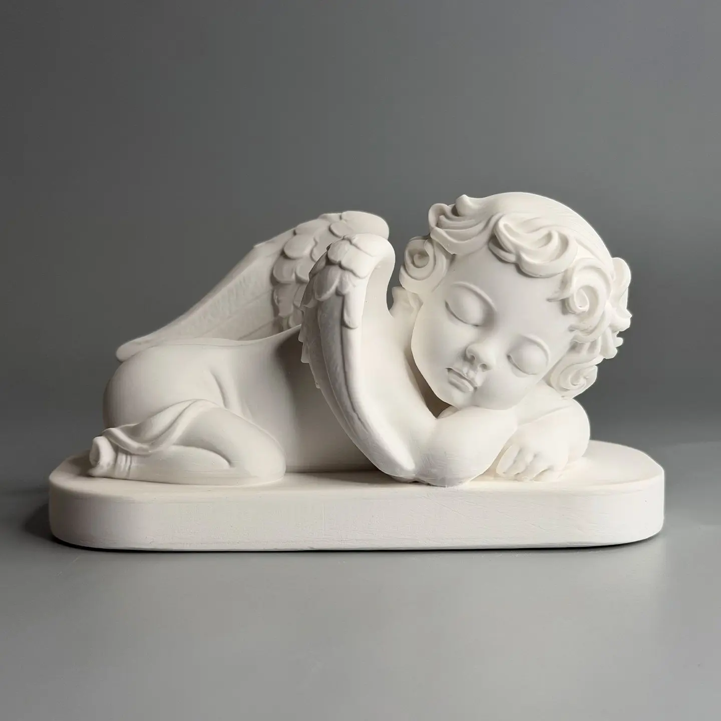 Angel sculpture, minimalist decorative piece, high-end light luxury plaster statue, home decoration.