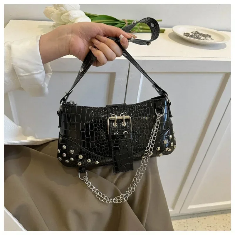 2023 Fashion Women's Shoulder Bags New High Quality  Hot Sale Leisure Versatile Trend Zipper  Rivet Youth Women's Handbags