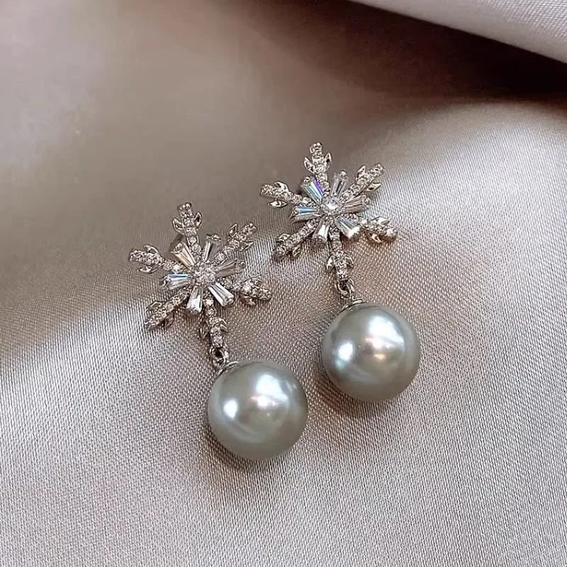 Snowflake zircon pearl autumn and winter women's light colored earrings 2024 new trendy style Ear Studs