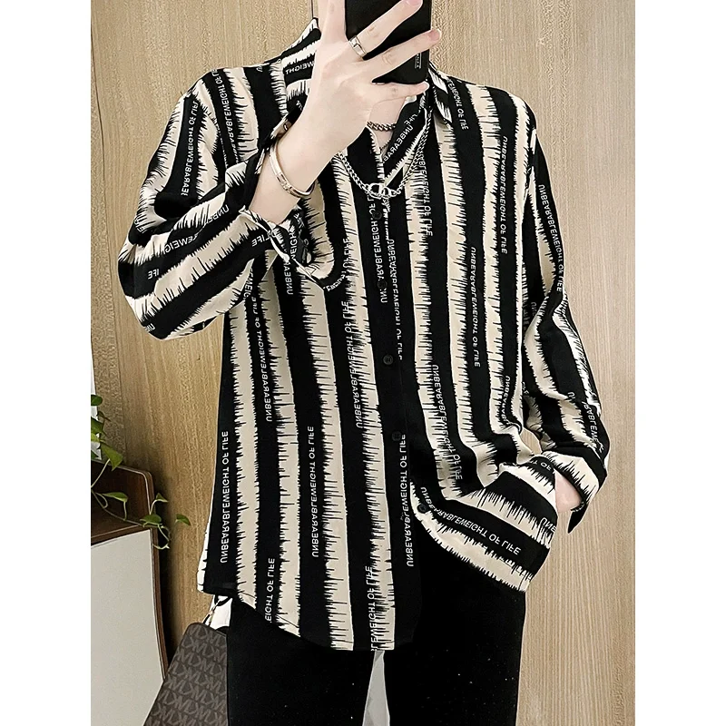 2024 New Spring and Summer Pi Shuai Casual Loose Fashion Trend Thin Flip Collar Letter Printed Stripe Long Sleeved Shirt for Men