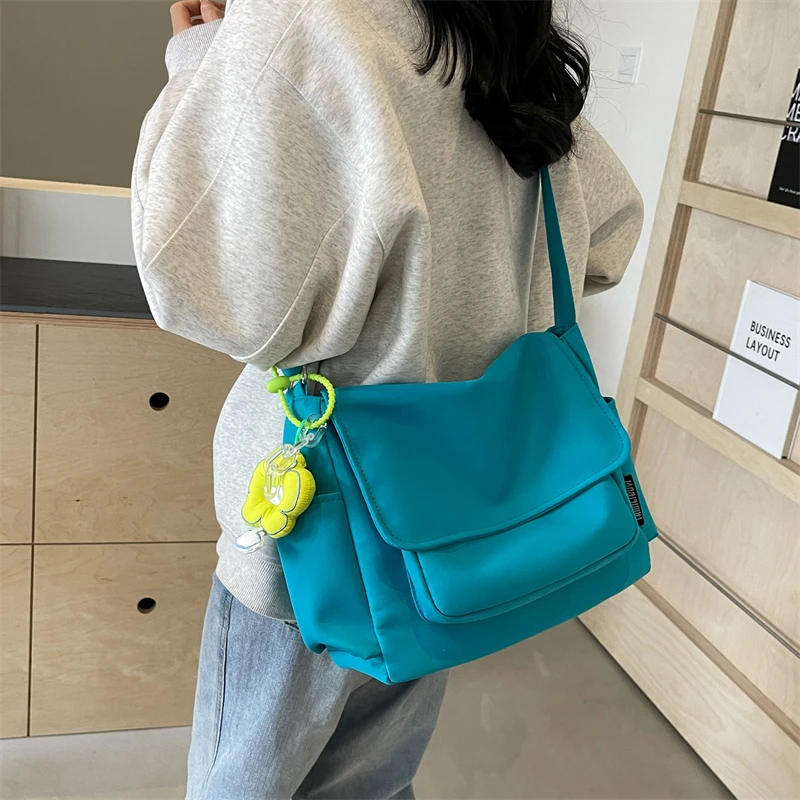 2024Crossbody Bag Fashionable and Simple Shoulder Bag High Quality Large Capacity Tote Bag with Small Flower Pendant Hot Selling