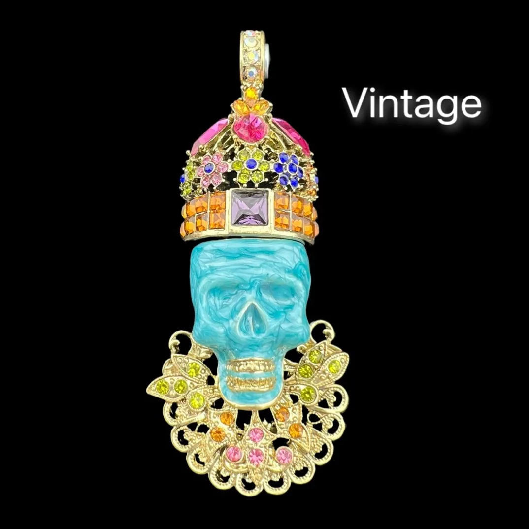 

European and American Fashion Trend Retro Art Heavy Industry Unique Niche Design Crown with Exaggerated Shiny Pendant with Bones