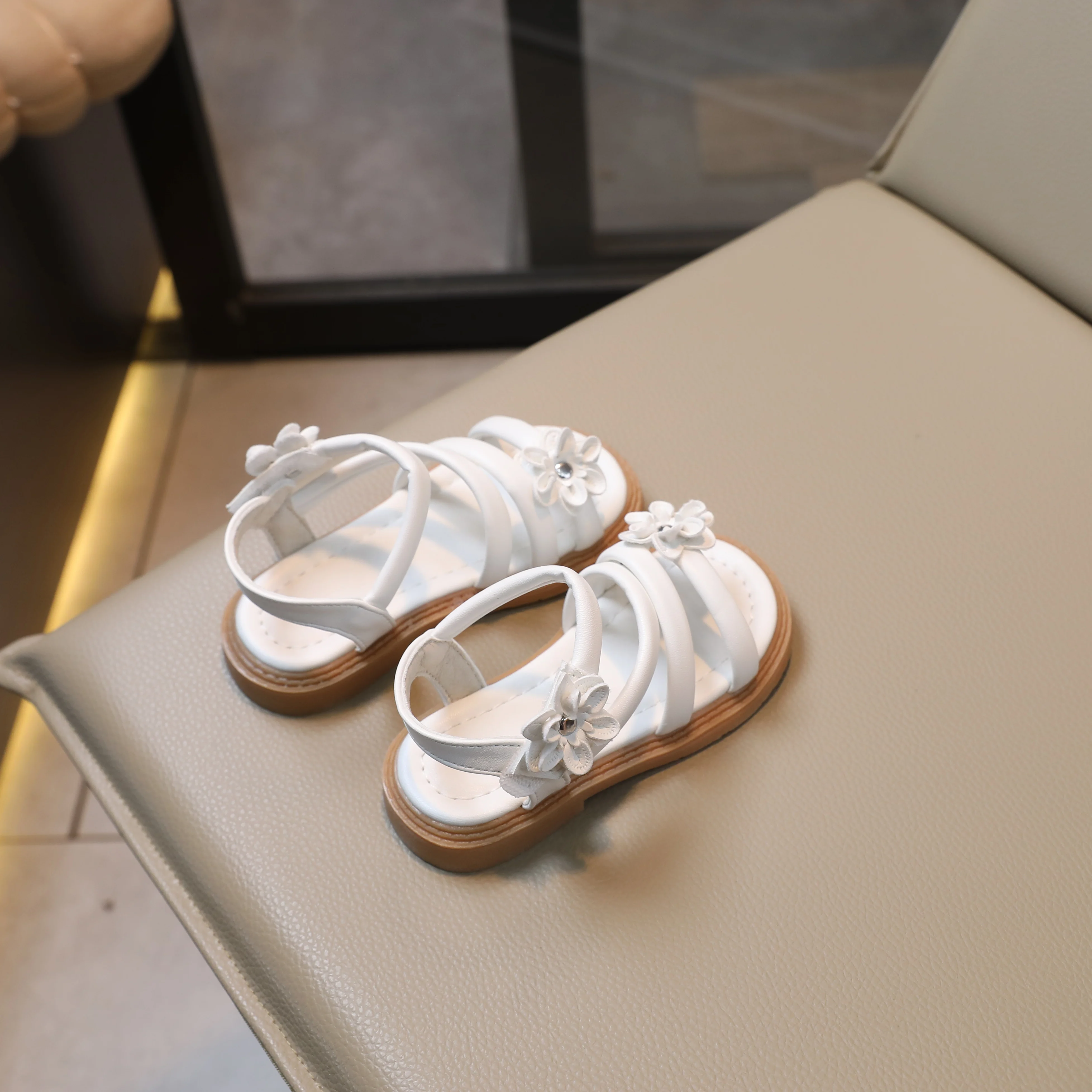 Comfy Kids Girls White  Sandals with Flower Rhinestone Velcro Soft Elastic Rubber Sole Lightweight Kids Shoes S