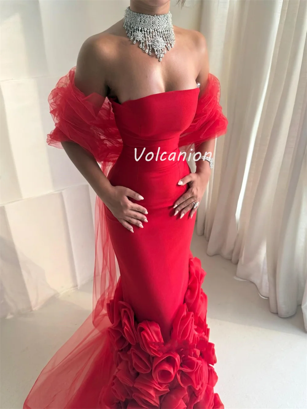 Aangepaste hoge kwaliteit ingewikkelde jersey handgemaakte bloemplooi kolom off-the-shoulder lange jurken op maat gemaakte gelegenheidsjurken