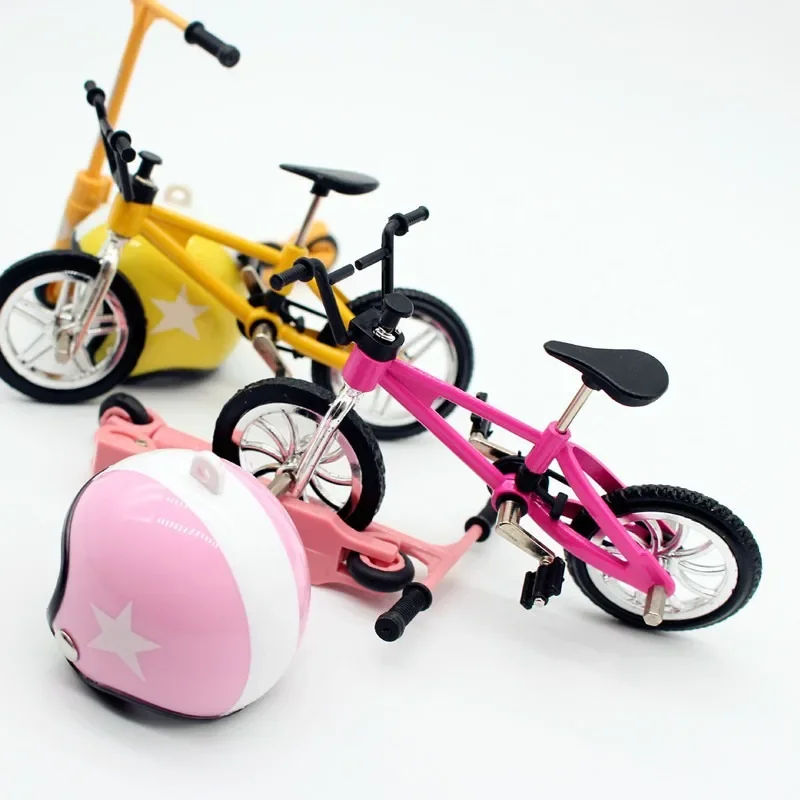 Miniature Bicycle Scooter with Helmet Simulation Model Dollhouse Decor Ornament Accessories