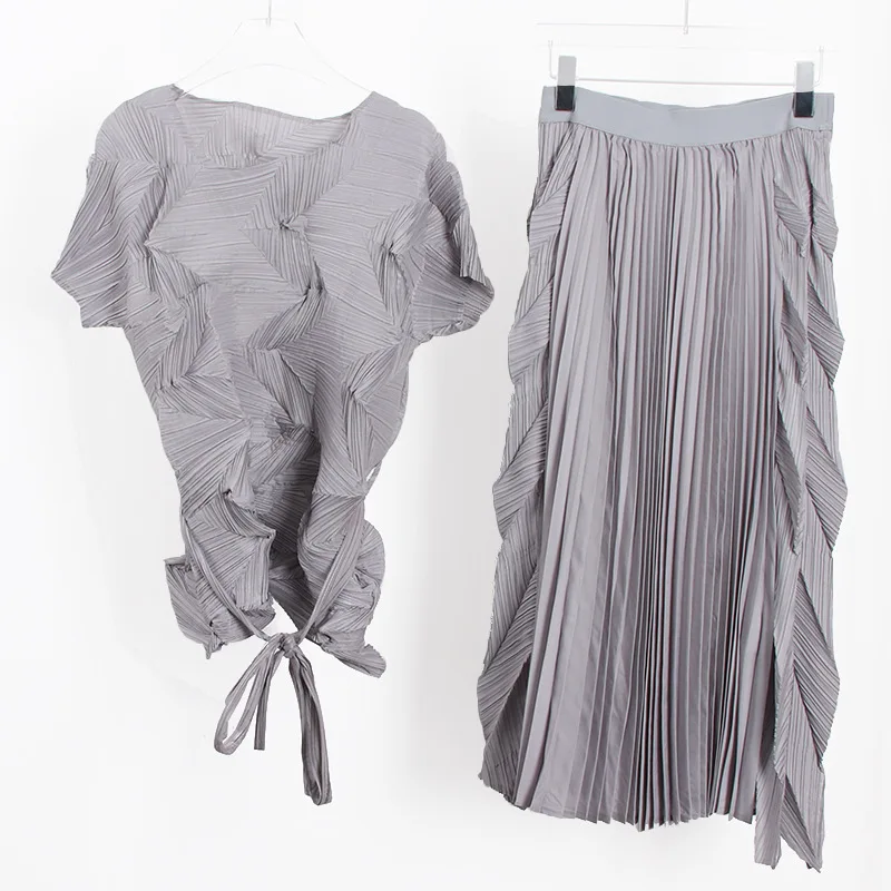 

2025 Summer Short Sleeve Tie Design Top + Elastic Waist Half-body Skirt Two Piece Set Miyake Irregular Loose Pleated Women's Set
