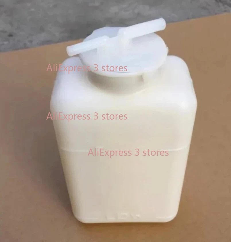 

1 шт., детали экскаватора, вспомогательный резервуар для воды, пластиковый чайник, подходит для Kubota U15/U17