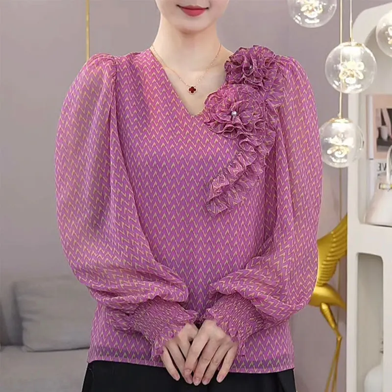 Office Lady Basic Printed Blouse Spring Autumn New Fashion Floral Three-dimensional Decoration Female Elegant V-Neck Loose Shirt