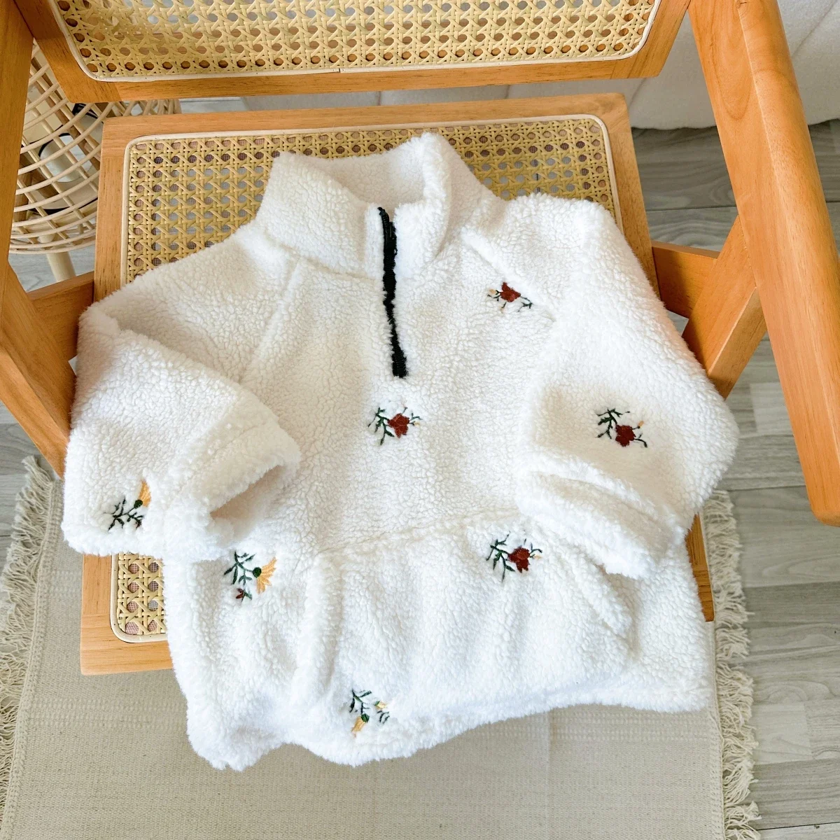 Winter New Korean Cute Baby Girl Lamb Wool Warm Coat with Flower Exquisite Embroidery Zipper Jacket for Children\'s Plush Top