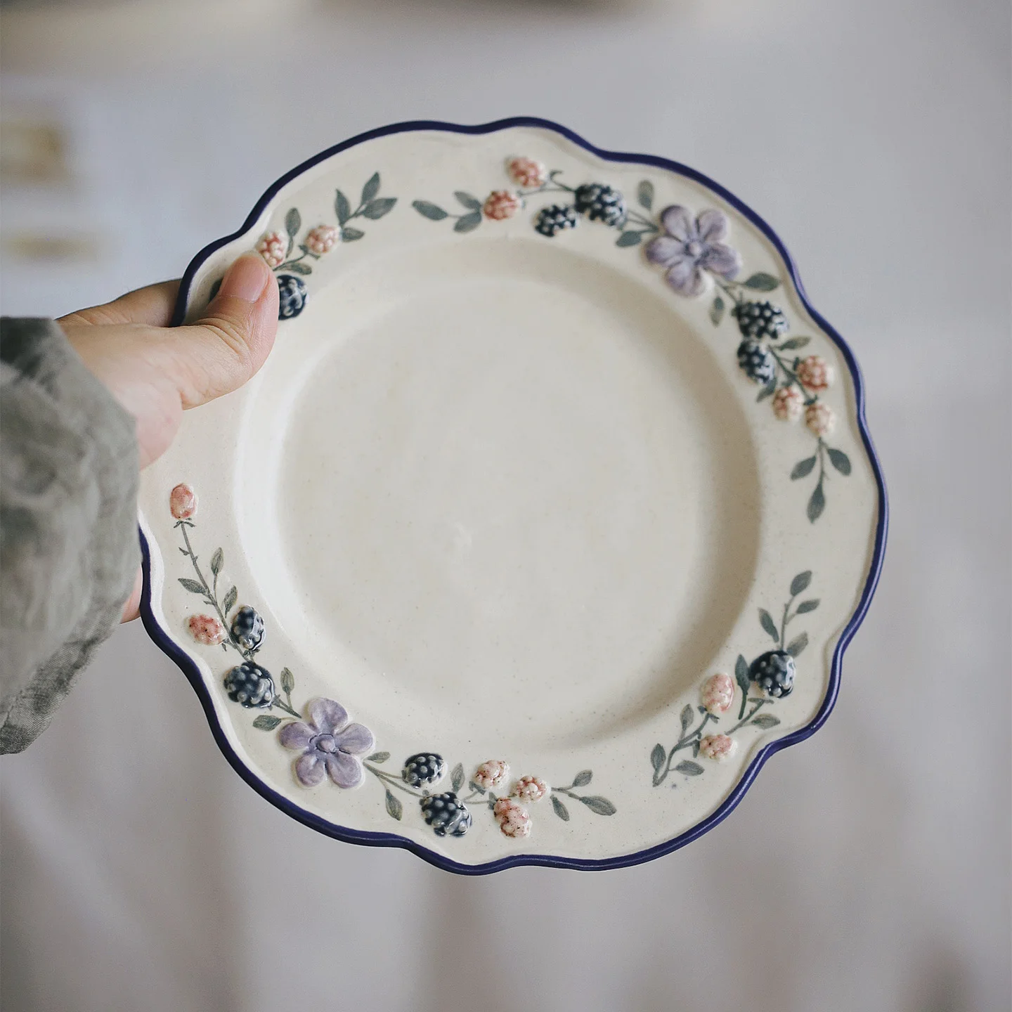 French Style Relief Ceramic Plates Hand Drawn Underglaze Ruched Household Porcelain Tableware Afternoon Tea Dessert Cake Dishes