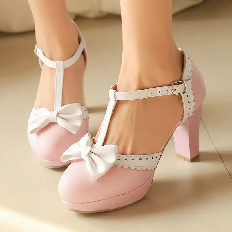 

REAVE CAT Sweet Mary Janes Женские туфли-лодочки на массивном каблуке 9 см на платформе 2 см с Т-образным ремешком и бантом Большой размер 46 47 48 Туфли в стиле Лолита