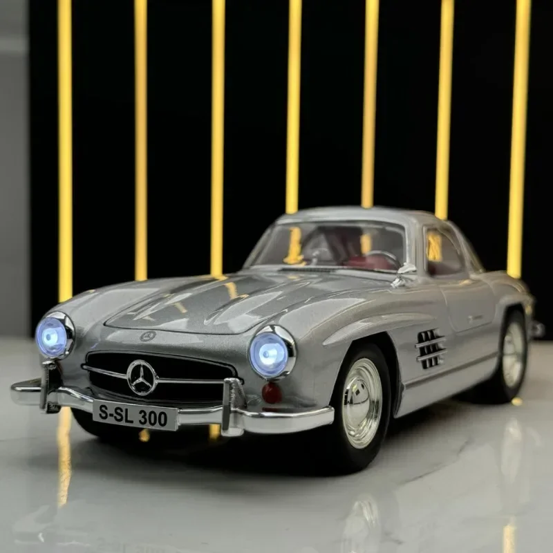 Simulation 1/24 Scale Benz 300SL Vintage Car Model With Sound Light Collection Miniature Voiture Diecast Toy Vehicles Boy Toy