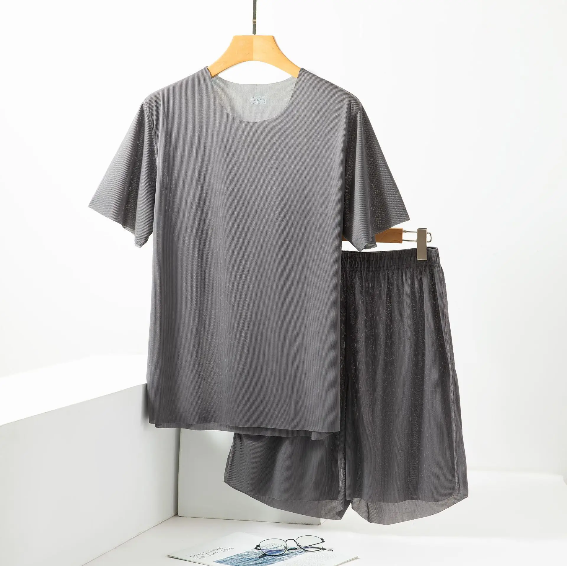 Men-cement gray-solid color