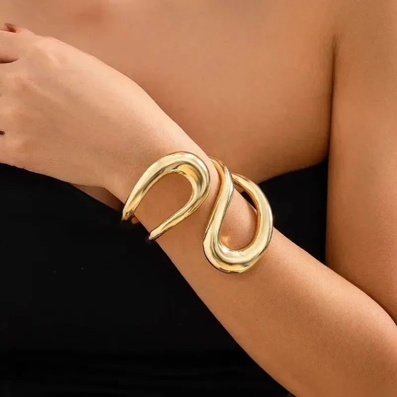 Punk Classic Geometric Twisted Open Bangles for Women Exaggerated Gold Color Heavy Metal Cuff Bracelet Fashion Party Jewelry New