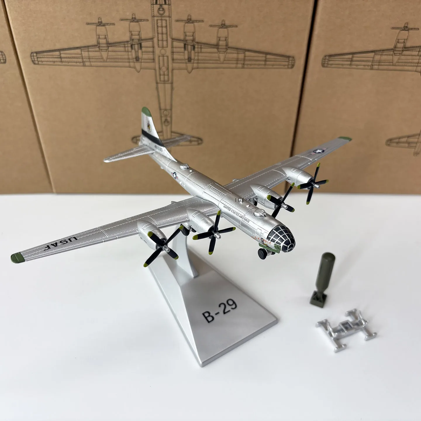 Immagine 5: Pressofuso in scala 1:200 US B-29 Fortezza aerotrasportata B29 Bomber pesante in lega rifinita modello di volo statico decorazione display ornamento