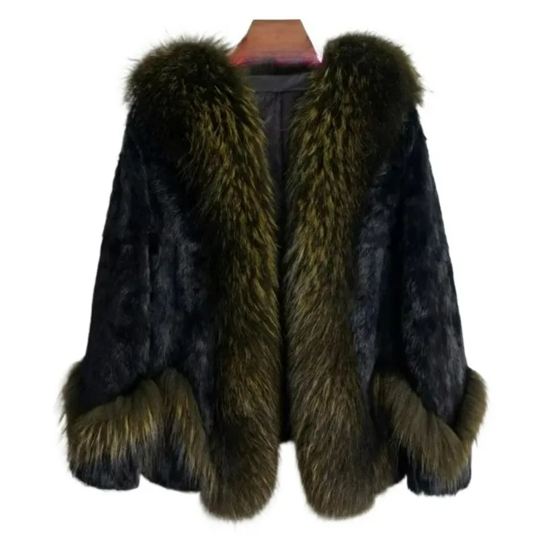 High Quality Good Looks The Raccoon Fur Collar Uses A Rabbit Fur Short Jacket Which Has A Drawstring Design That Can Be Adjusted