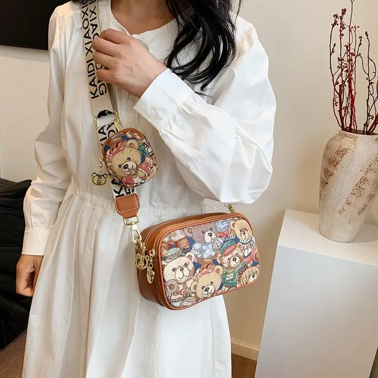 

‌Cute Cartoon Messenger Bag 2025,Breathable Linen Wide Strap Phone Purse, Unisex Small Square Bag for Hiking&Outdoor Adventures‌