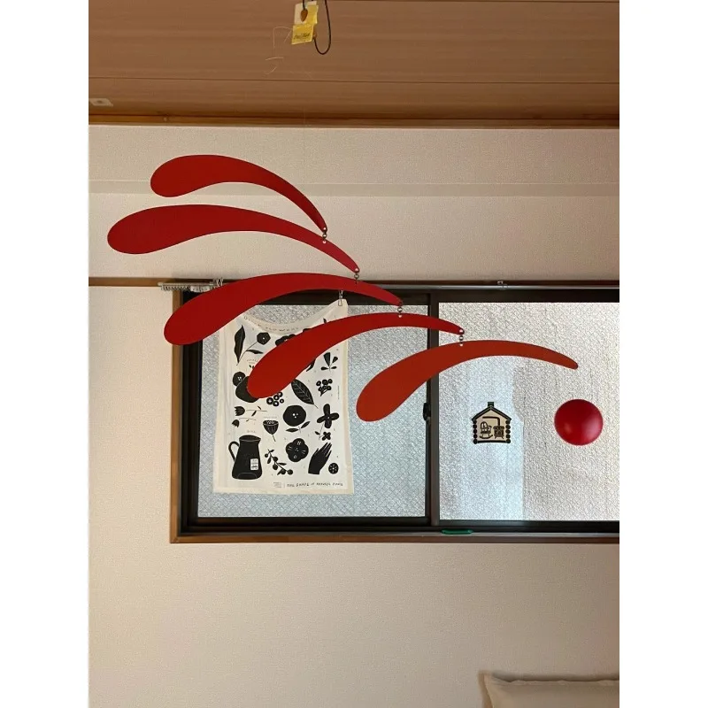 

Danish red and black feather balance pendant, medieval aerial dynamic art pendant, modern home decoration silent wind chime