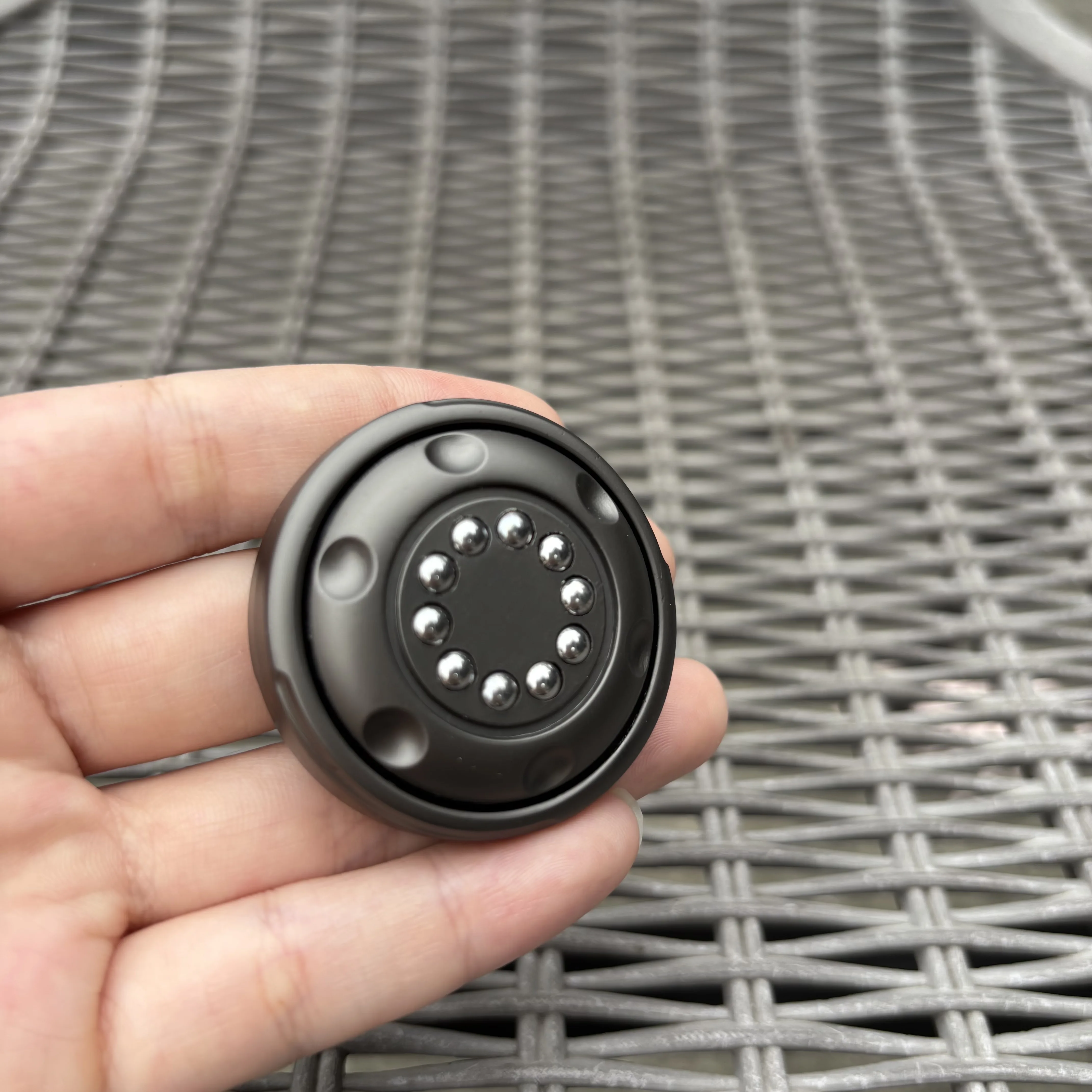 

Механическая монета, летающая тарелка, металлический слайдер, офисные игрушки, крутые гаджеты