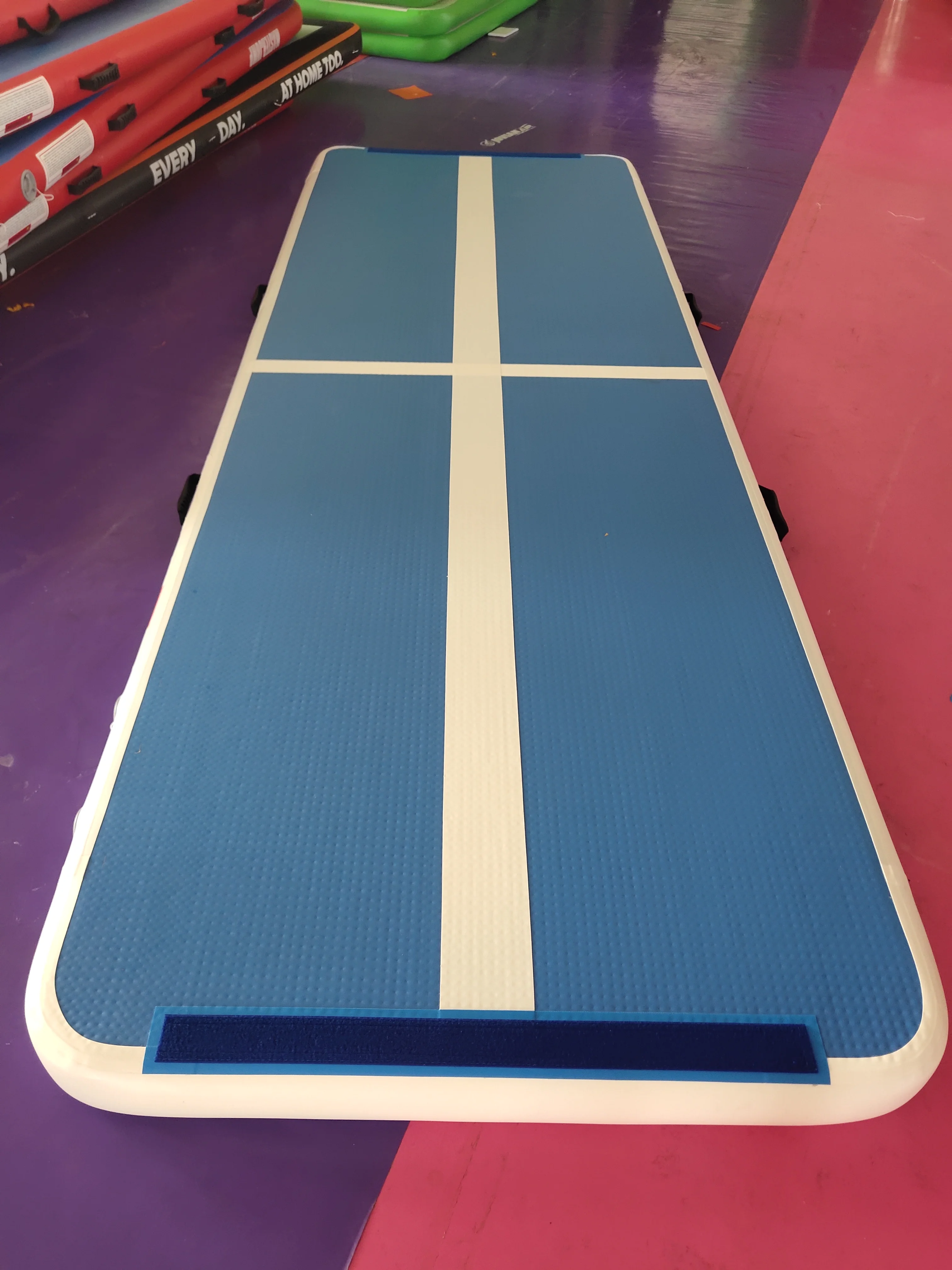 Inflatable children's mattress jumping inflatable gymnastics equipment track tumbling mat